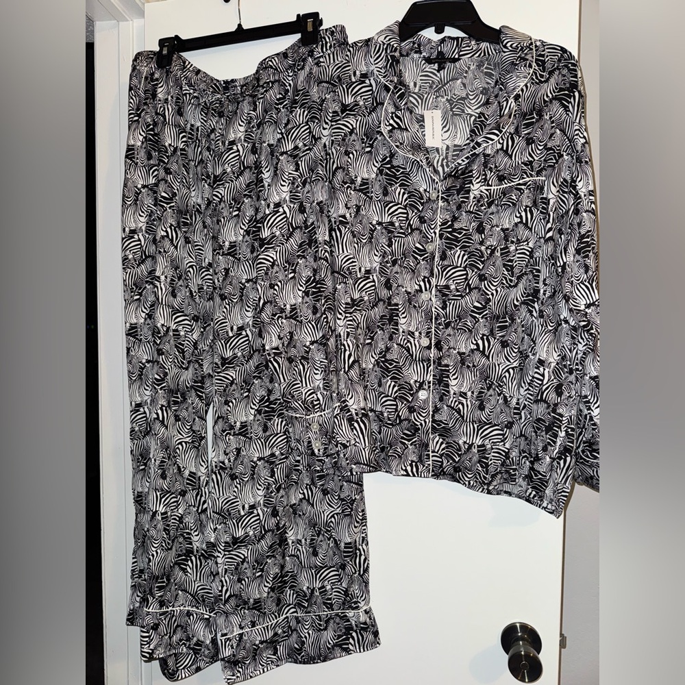 NWT Banana Republic Monochrome Zebra Print Pajama Set